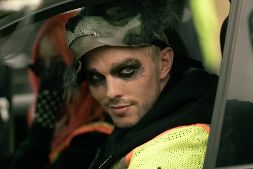 Nicholas Hoult and Zoë Kravitz Star in the Trailer for ‘How To Rob A&nbsp;Bank’
